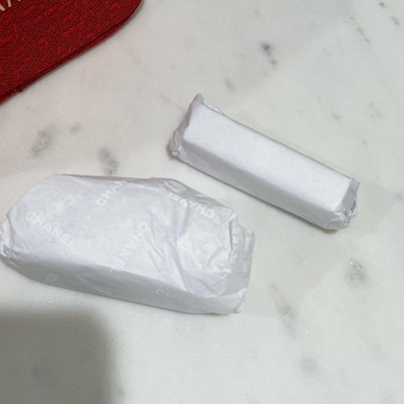 Chanel Holiday Gift Set 2021 Natural Touch Lip and Nail - Picture 6 of 10